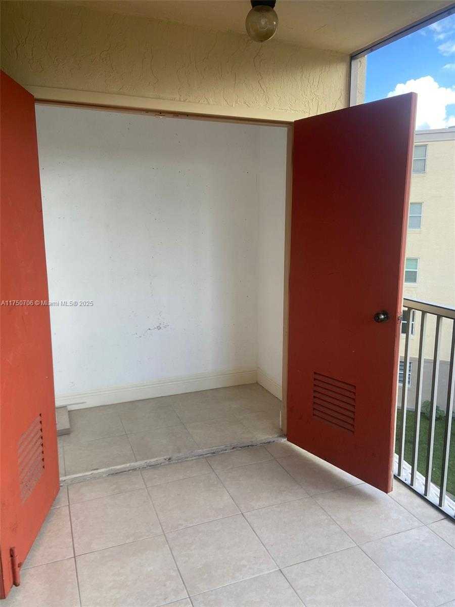 Small Image of 8255 LAKE DR #405, Doral Number 28
