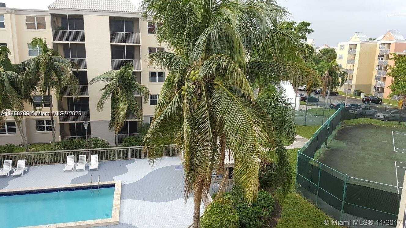 Small Image of 8255 LAKE DR #405, Doral Number 31