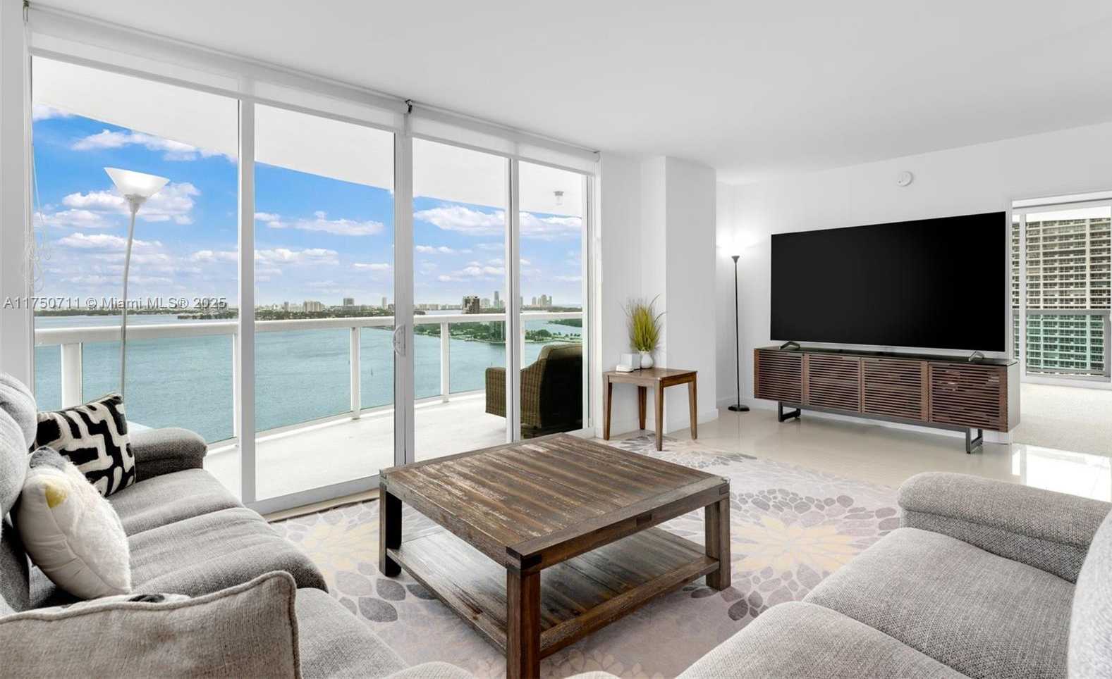 Small Image of 1800 N Bayshore Dr, Miami, FL 33132, USA Number 2