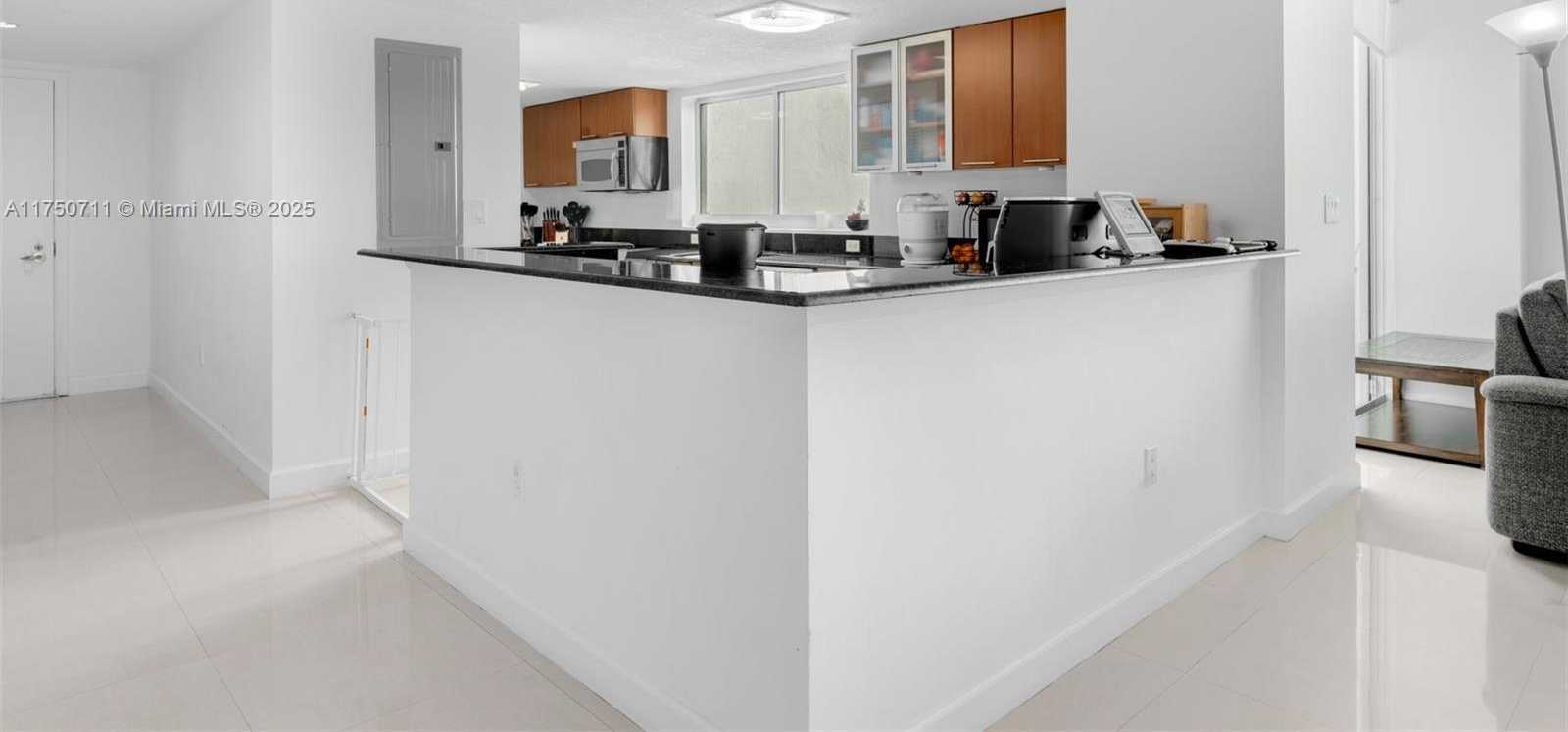 Small Image of 1800 N Bayshore Dr, Miami, FL 33132, USA Number 20