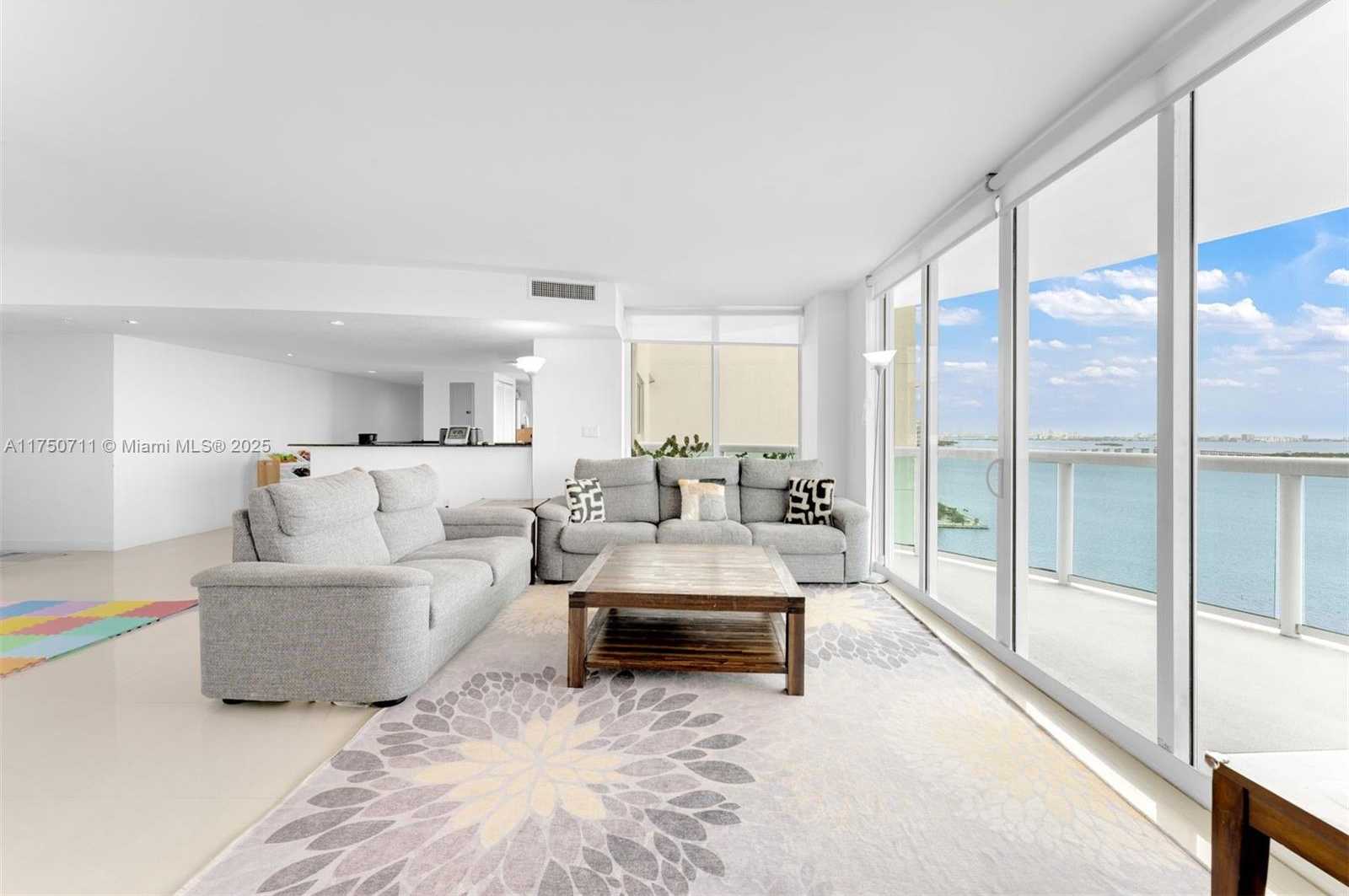 Small Image of 1800 N Bayshore Dr, Miami, FL 33132, USA Number 21