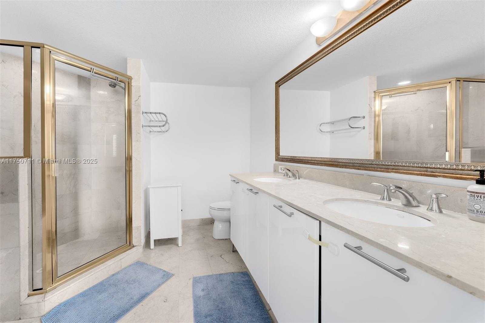 Small Image of 1800 N Bayshore Dr, Miami, FL 33132, USA Number 8