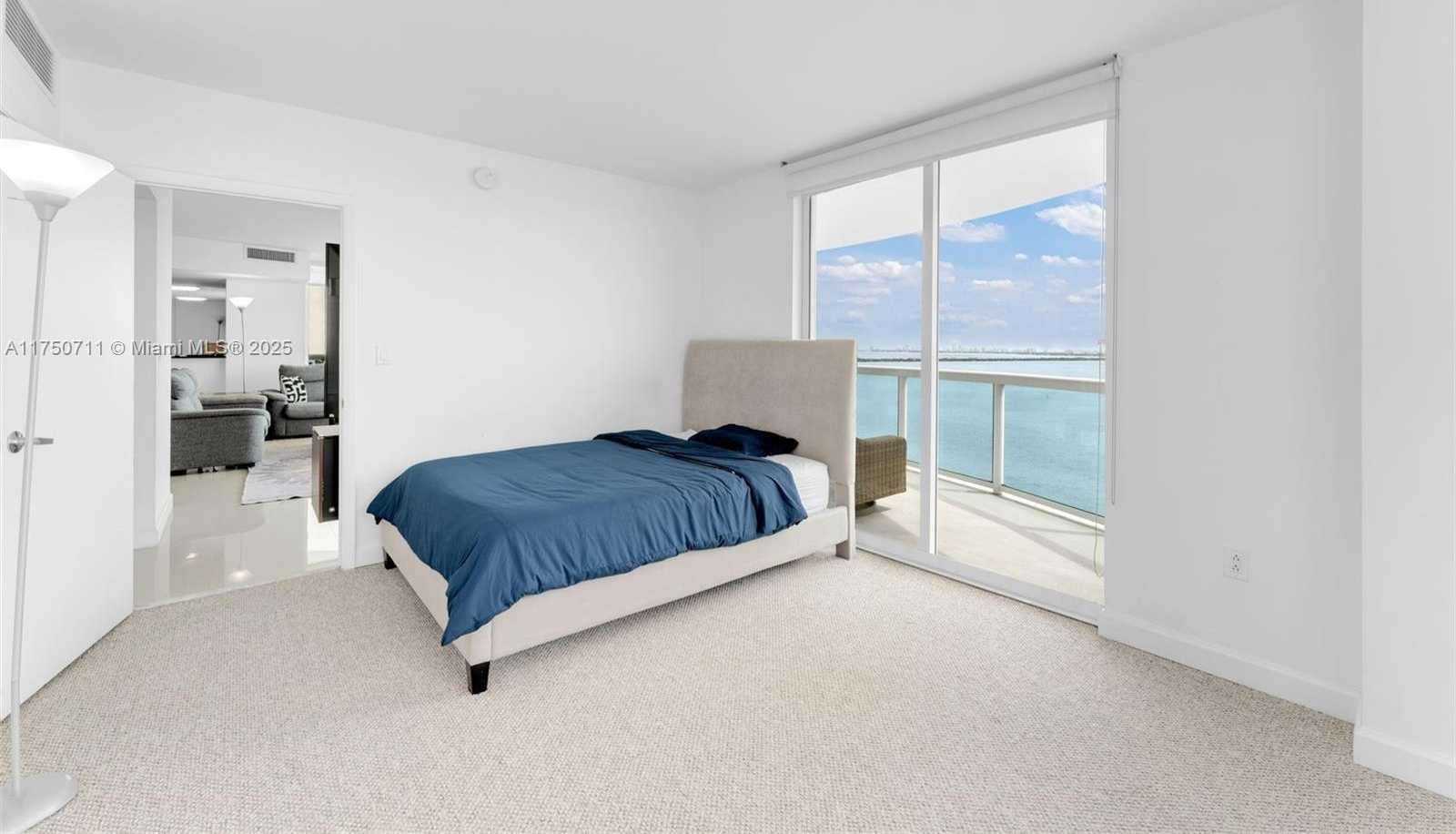 Small Image of 1800 N Bayshore Dr, Miami, FL 33132, USA Number 9