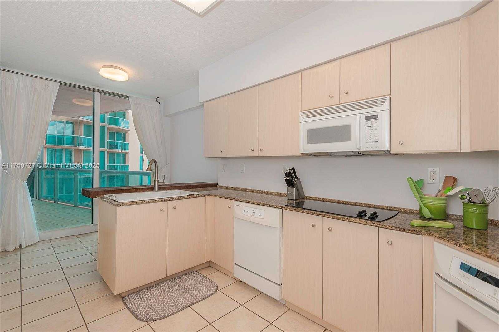 Small Image of 3370 #906, Aventura Number 10