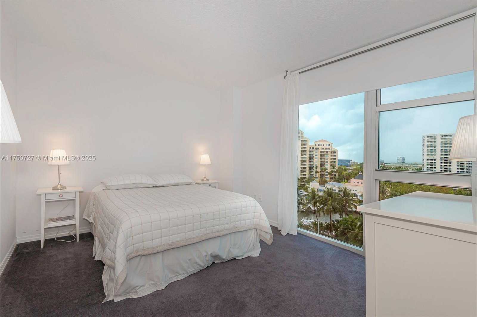 Small Image of 3370 #906, Aventura Number 20