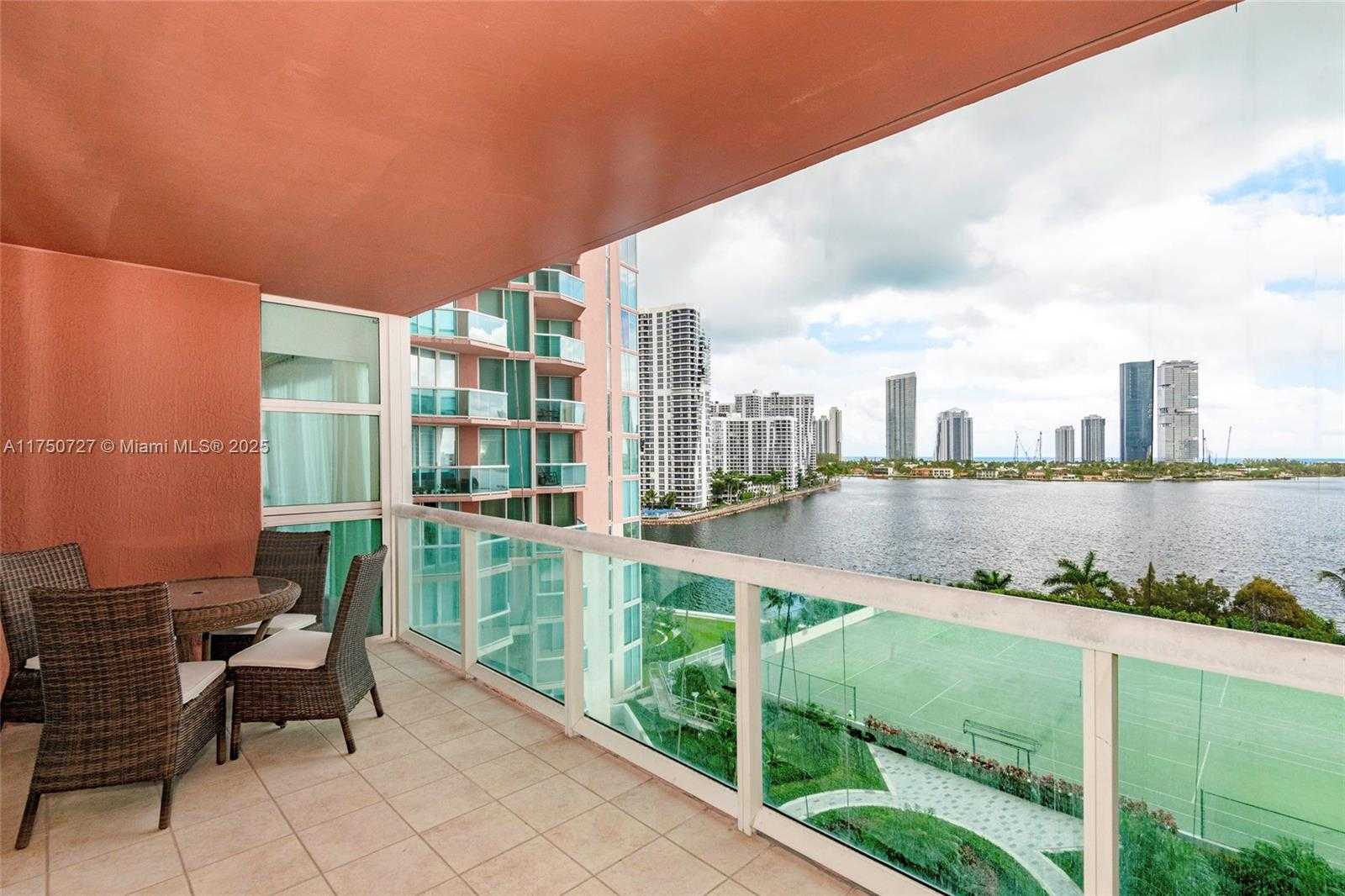 Small Image of 3370 #906, Aventura Number 26