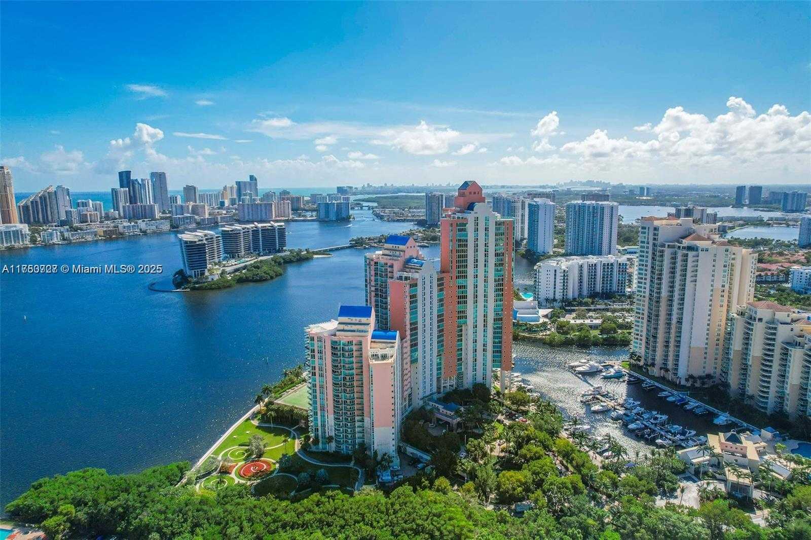 Small Image of 3370 #906, Aventura Number 34