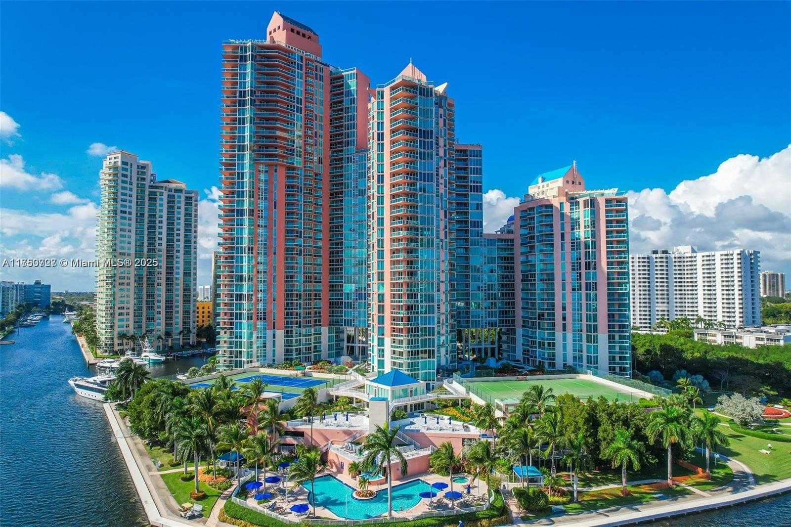 Small Image of 3370 #906, Aventura Number 35