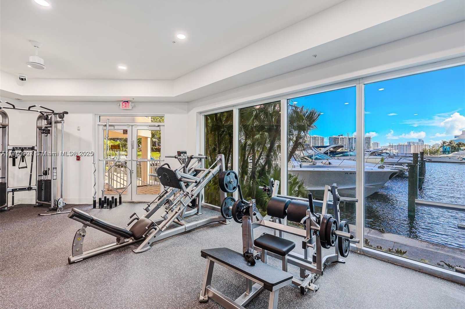 Small Image of 3370 #906, Aventura Number 42