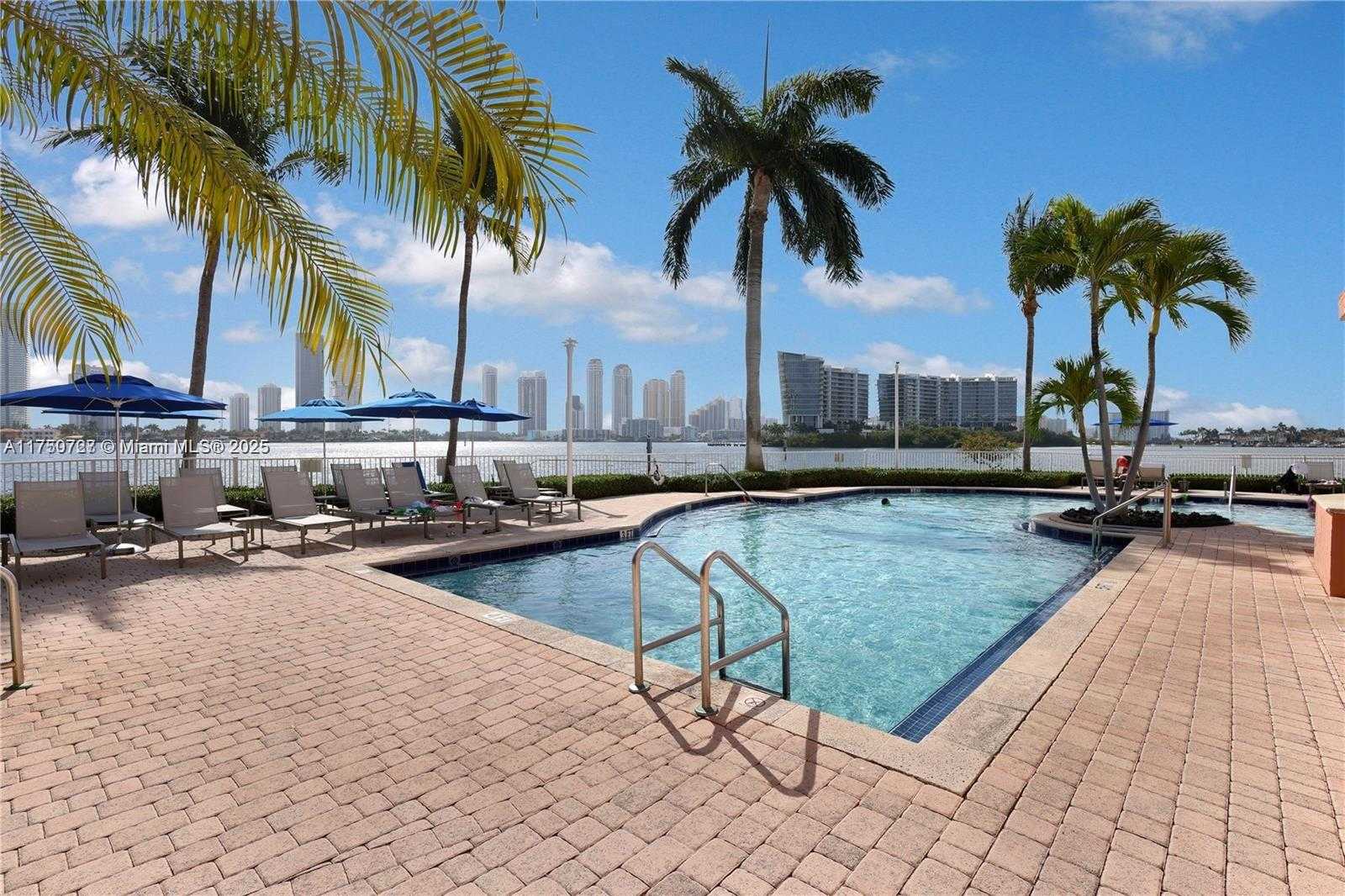 Small Image of 3370 #906, Aventura Number 45