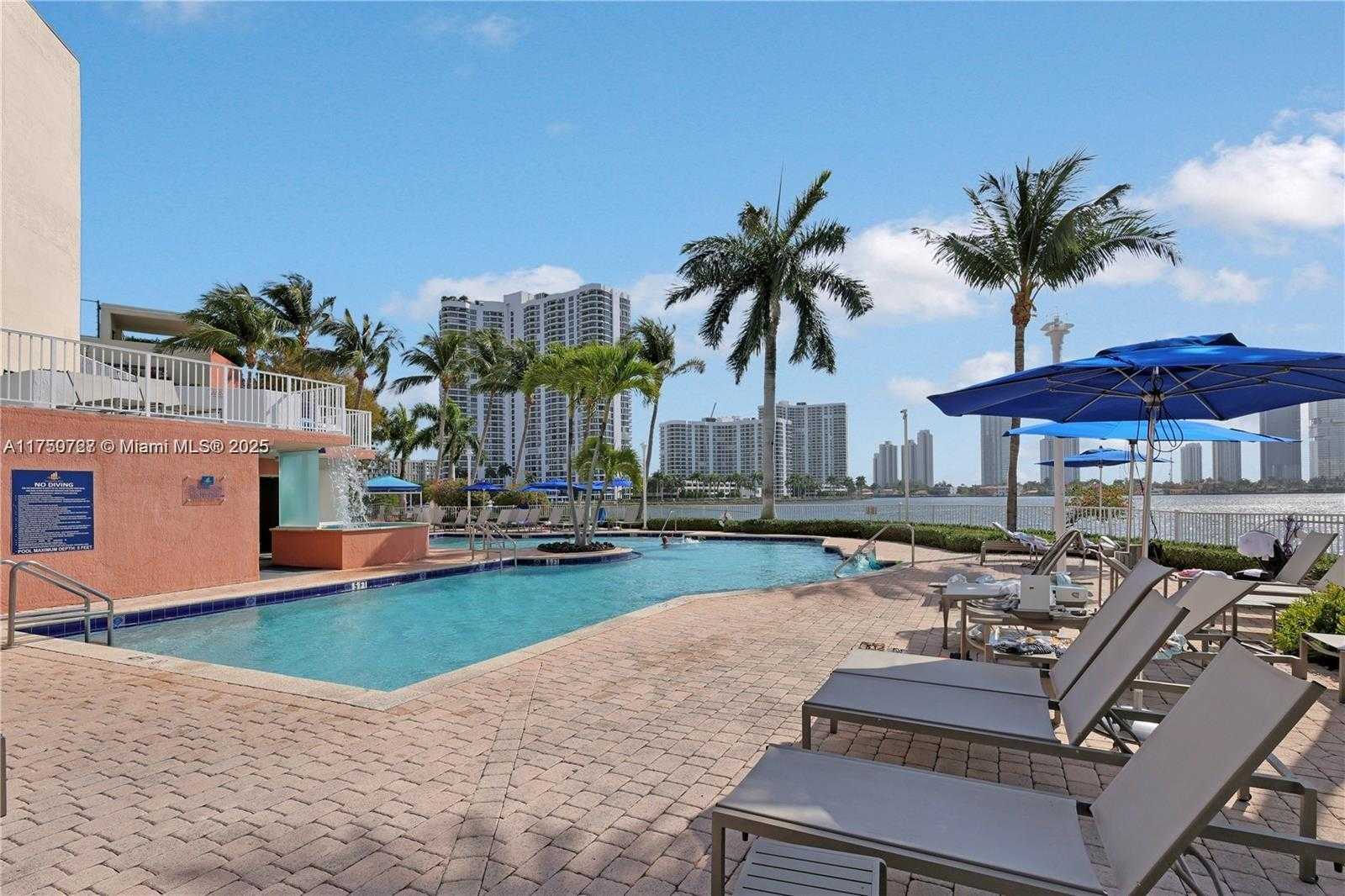 Small Image of 3370 #906, Aventura Number 48