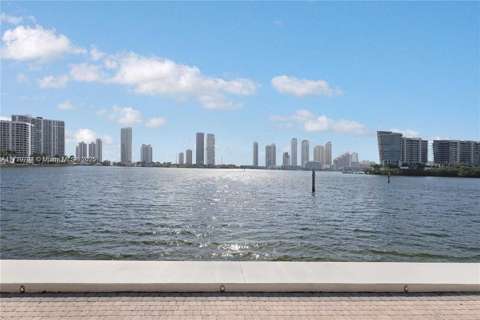 Small Image of 3370 #906, Aventura Number 49