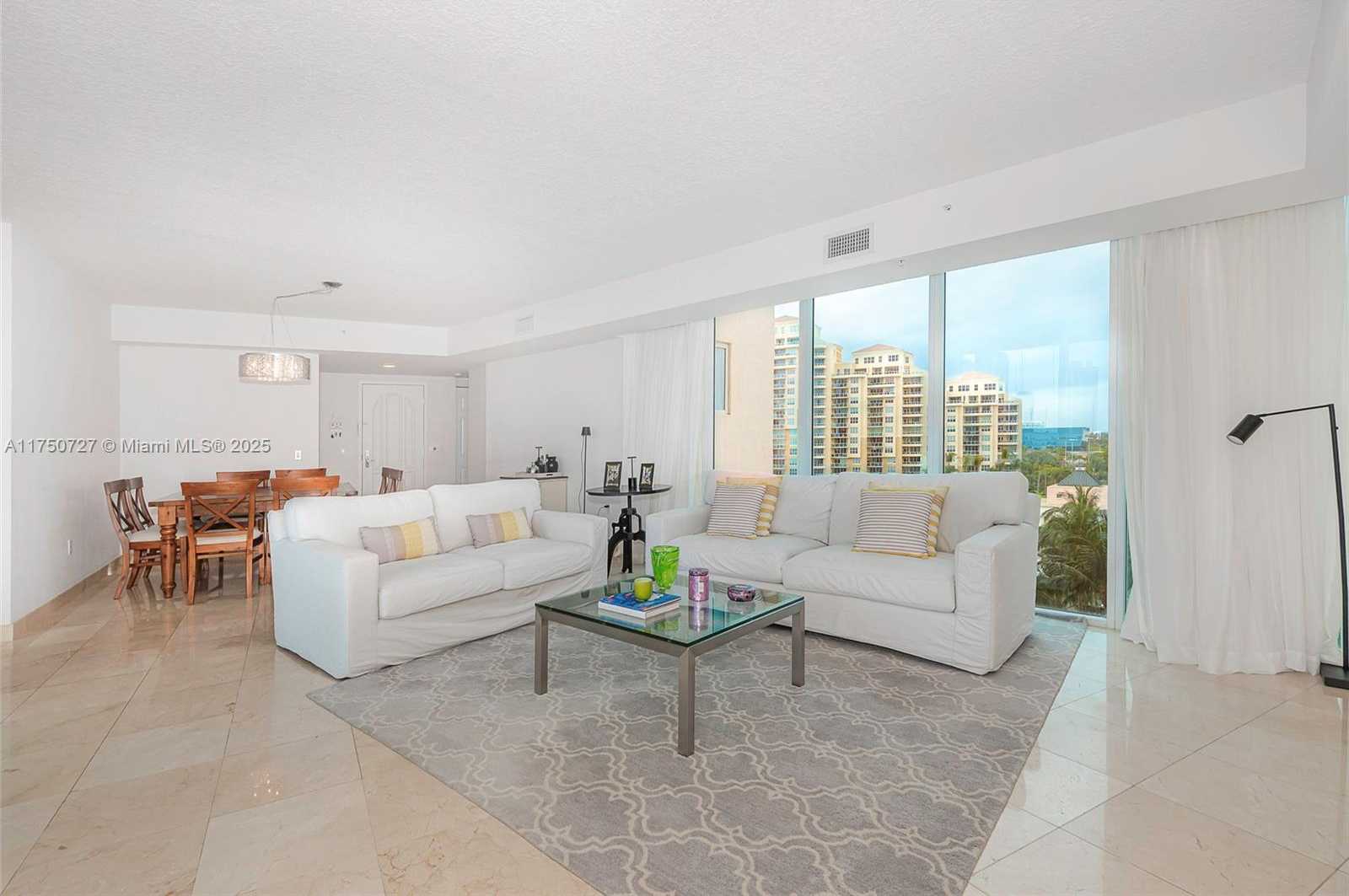 Small Image of 3370 #906, Aventura Number 5
