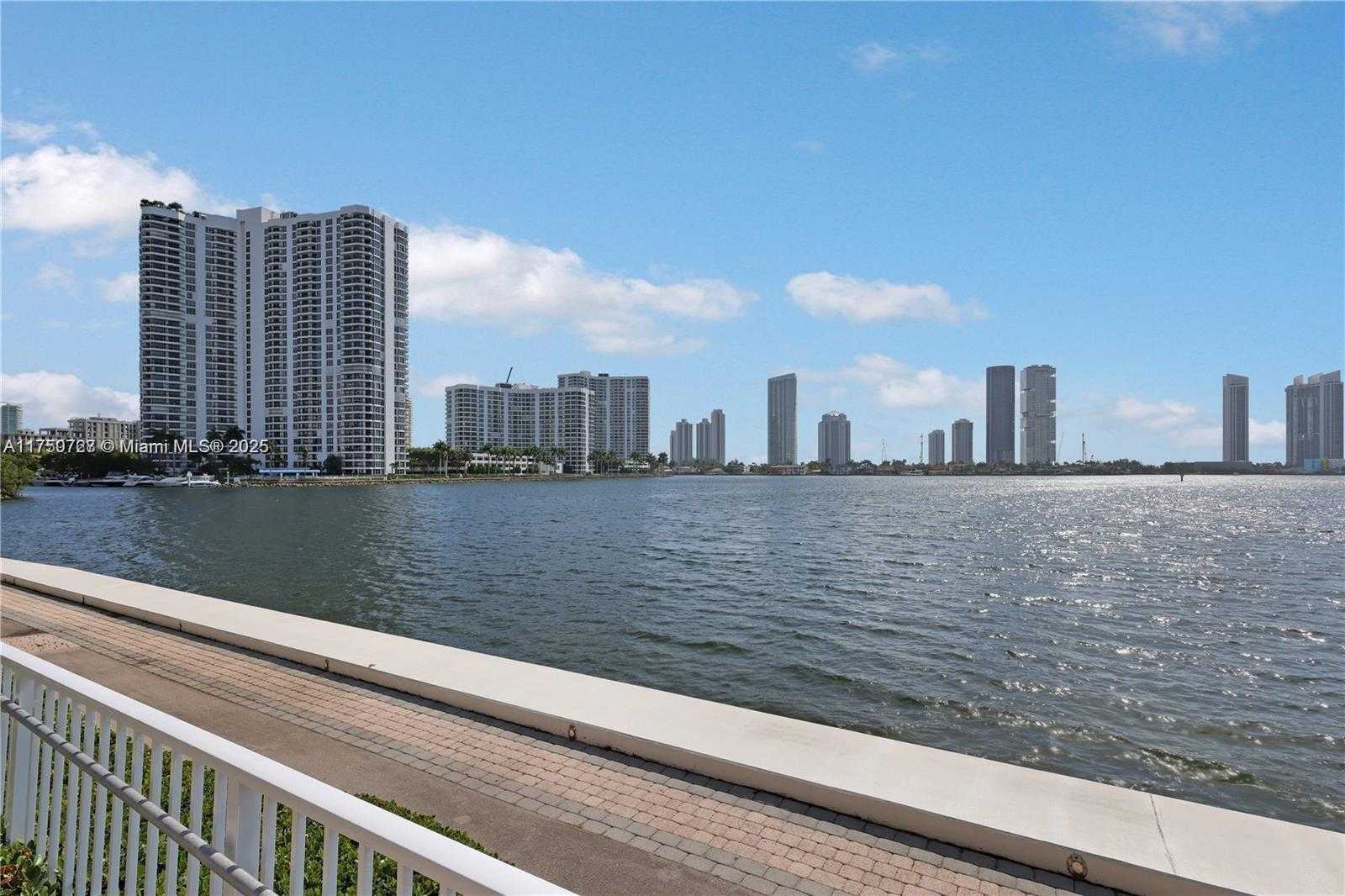 Small Image of 3370 #906, Aventura Number 50