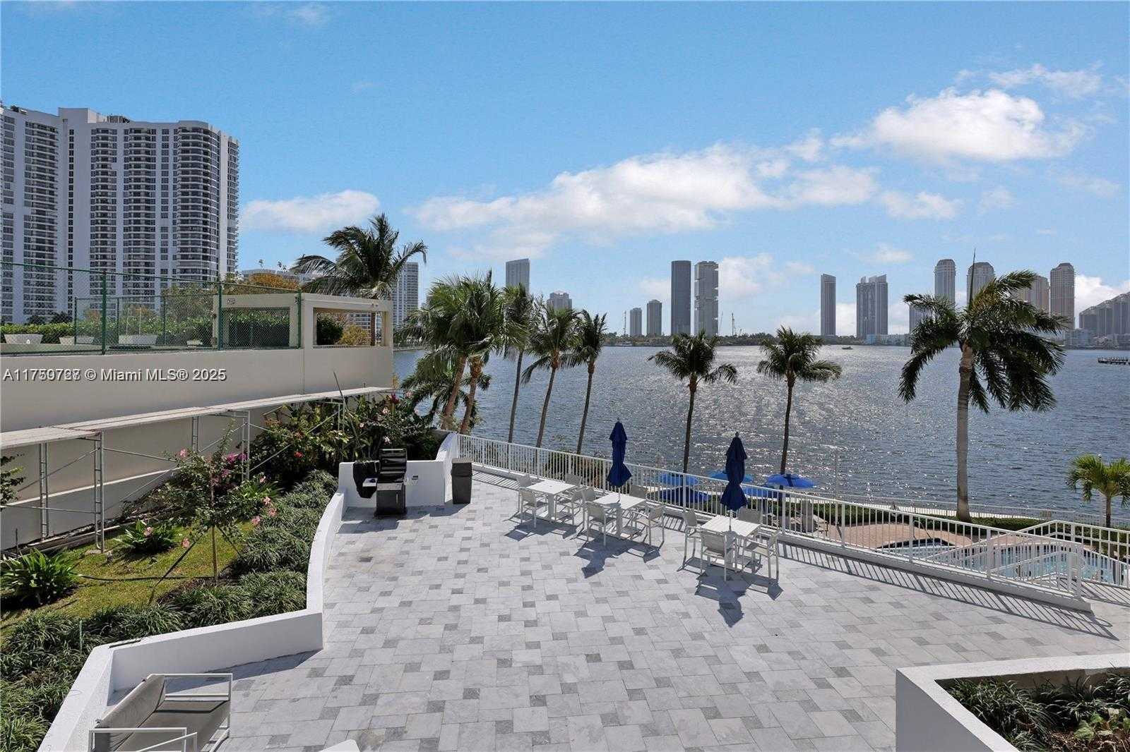 Small Image of 3370 #906, Aventura Number 51