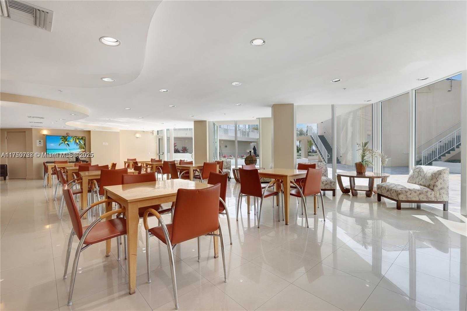 Small Image of 3370 #906, Aventura Number 53