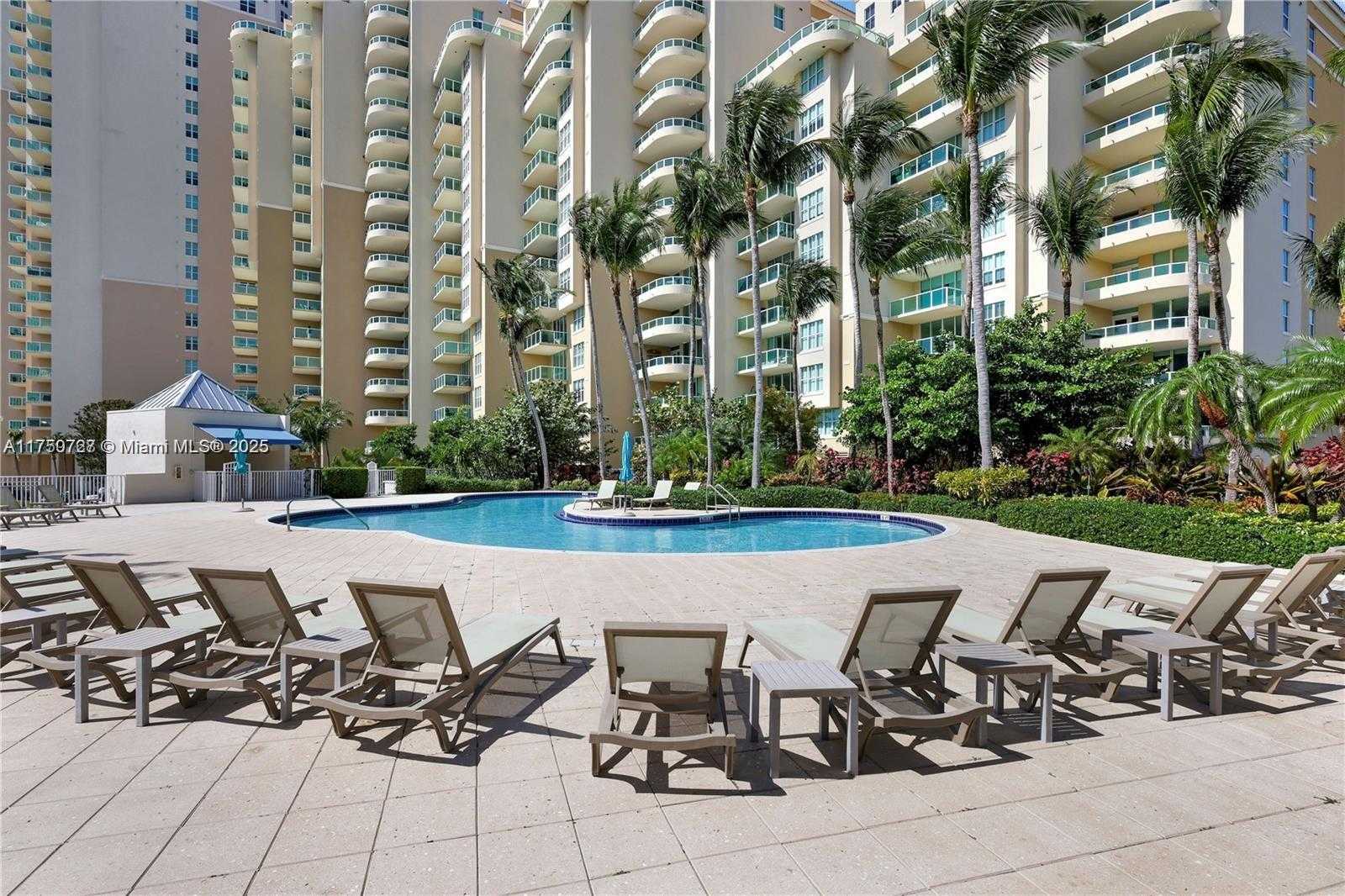 Small Image of 3370 #906, Aventura Number 55