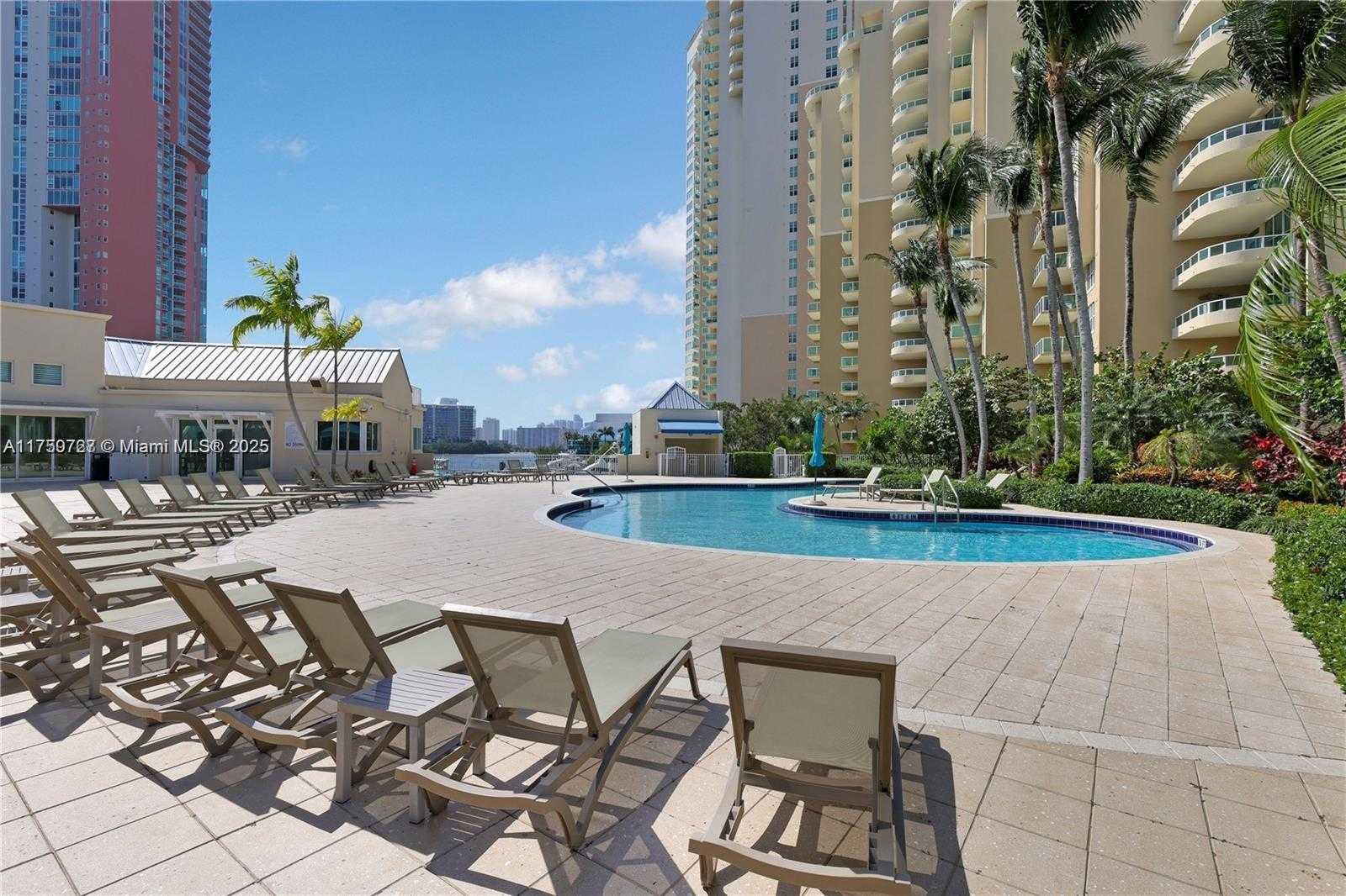 Small Image of 3370 #906, Aventura Number 56
