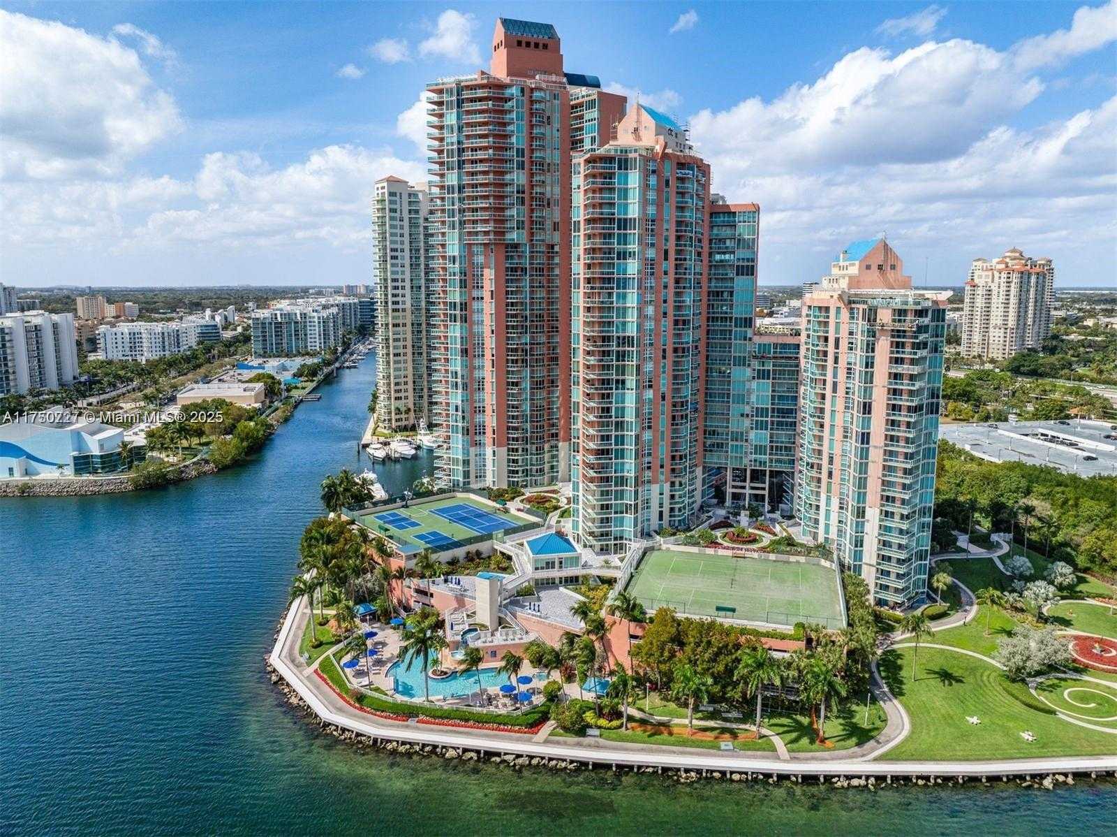 Small Image of 3370 #906, Aventura Number 59