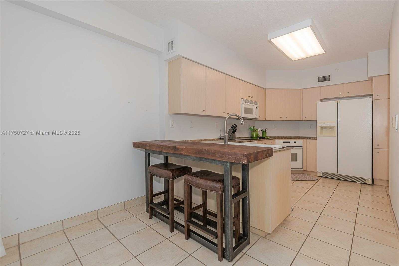 Small Image of 3370 #906, Aventura Number 7