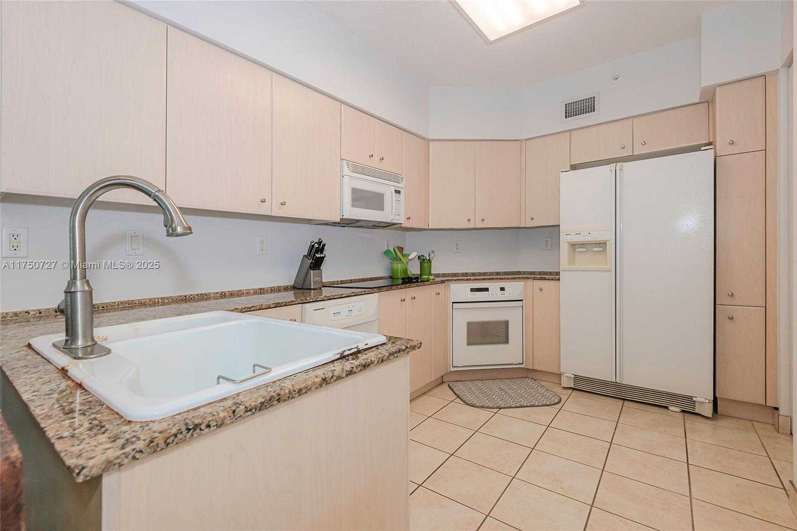 Small Image of 3370 #906, Aventura Number 9