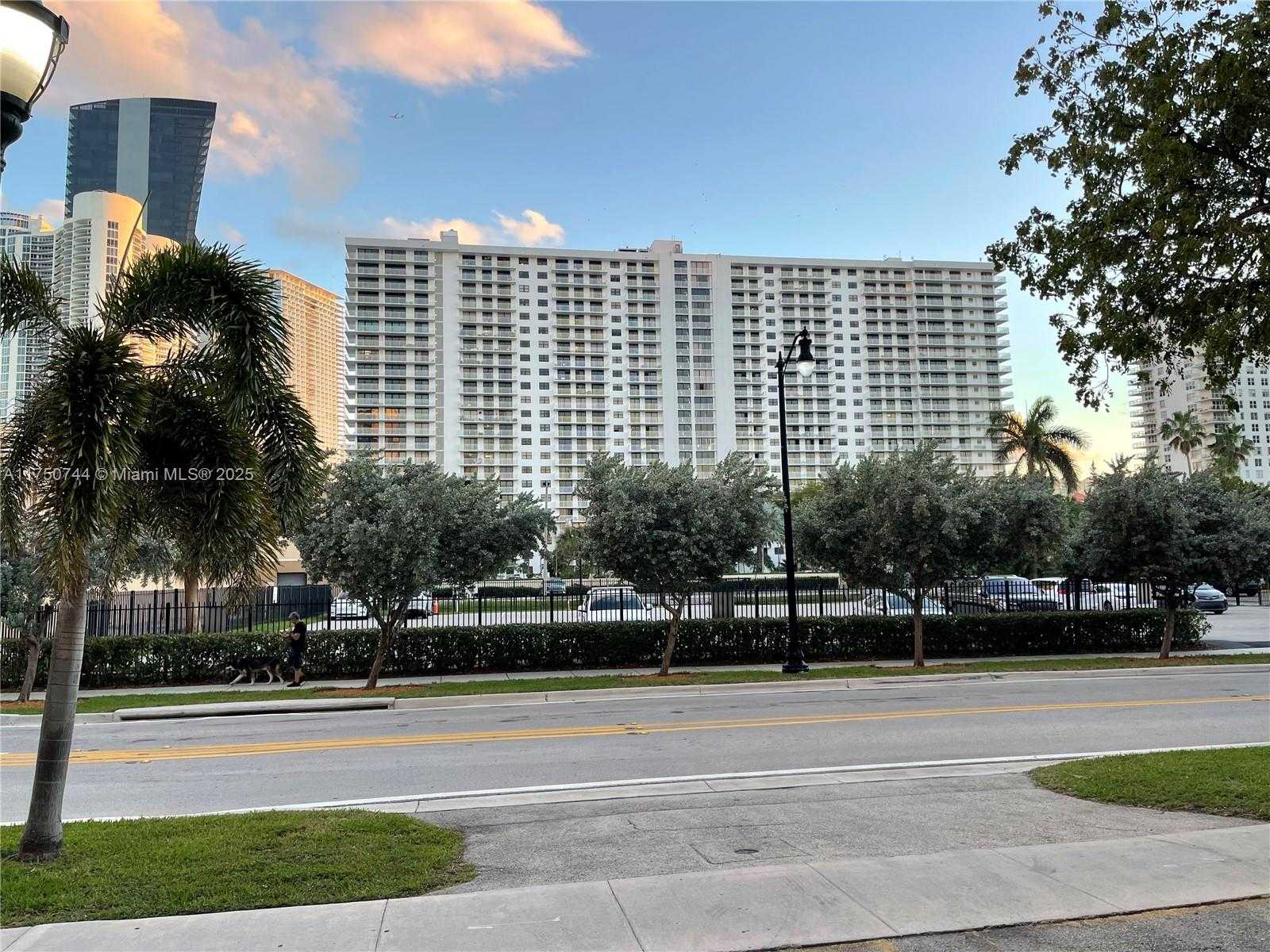 Small Image of 210 174TH ST #305, Sunny Isles Beach Number 2