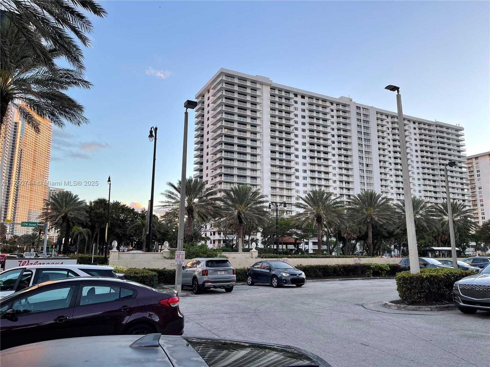 Small Image of 210 174TH ST #305, Sunny Isles Beach Number 3