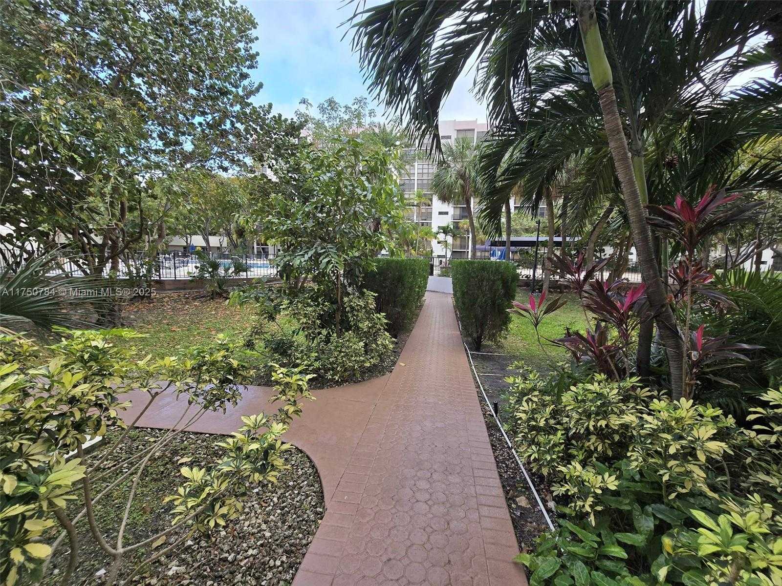 Small Image of 16919 NORTH BAY RD #517, Sunny Isles Beach Number 2