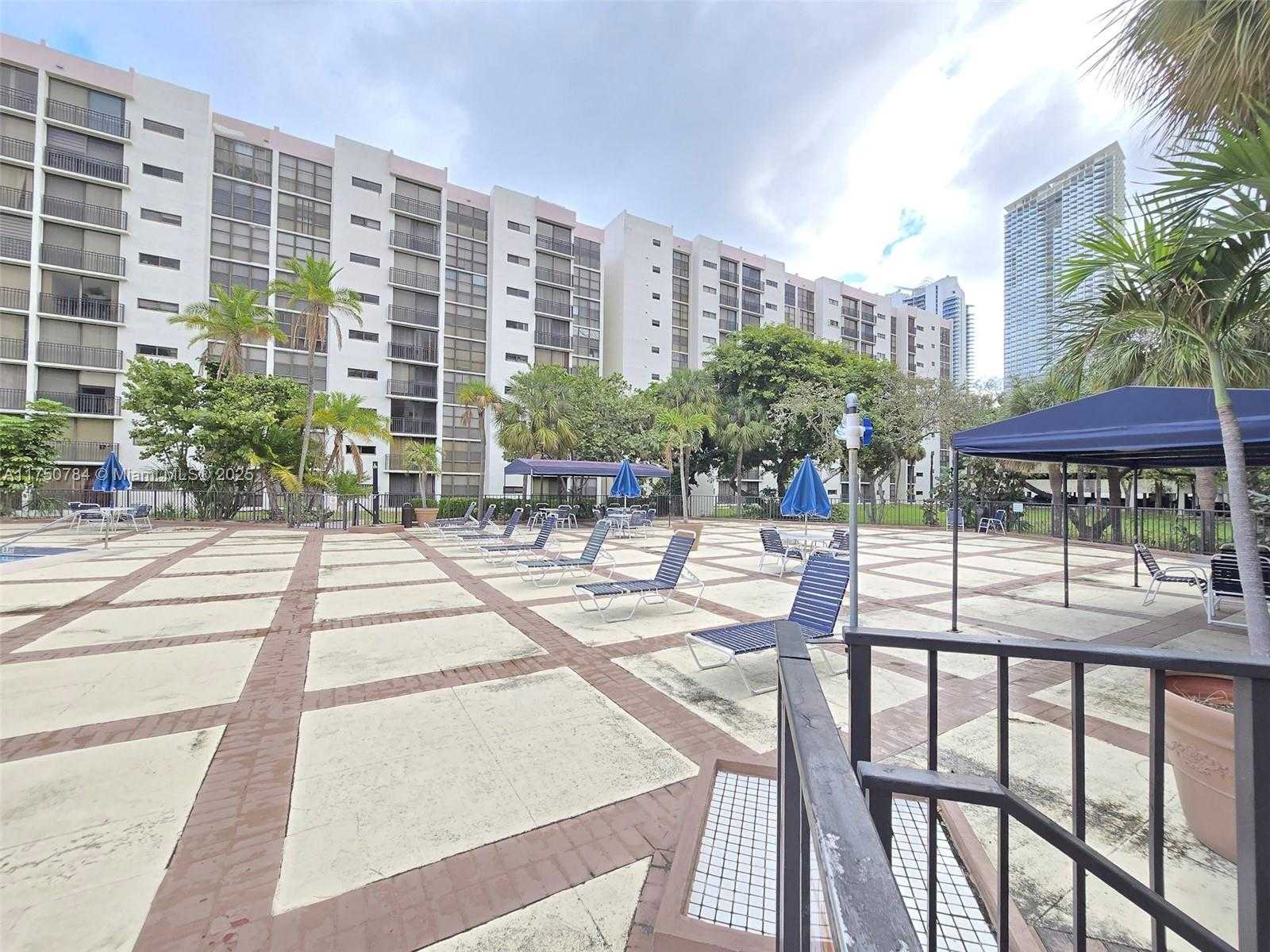 Small Image of 16919 NORTH BAY RD #517, Sunny Isles Beach Number 3