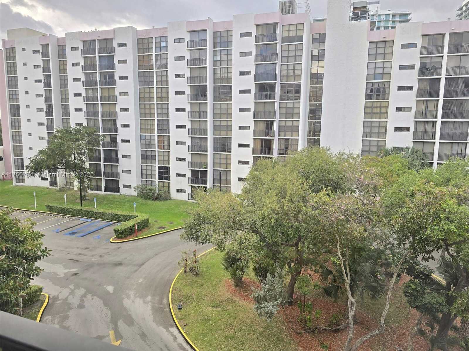 Small Image of 16919 NORTH BAY RD #517, Sunny Isles Beach Number 5