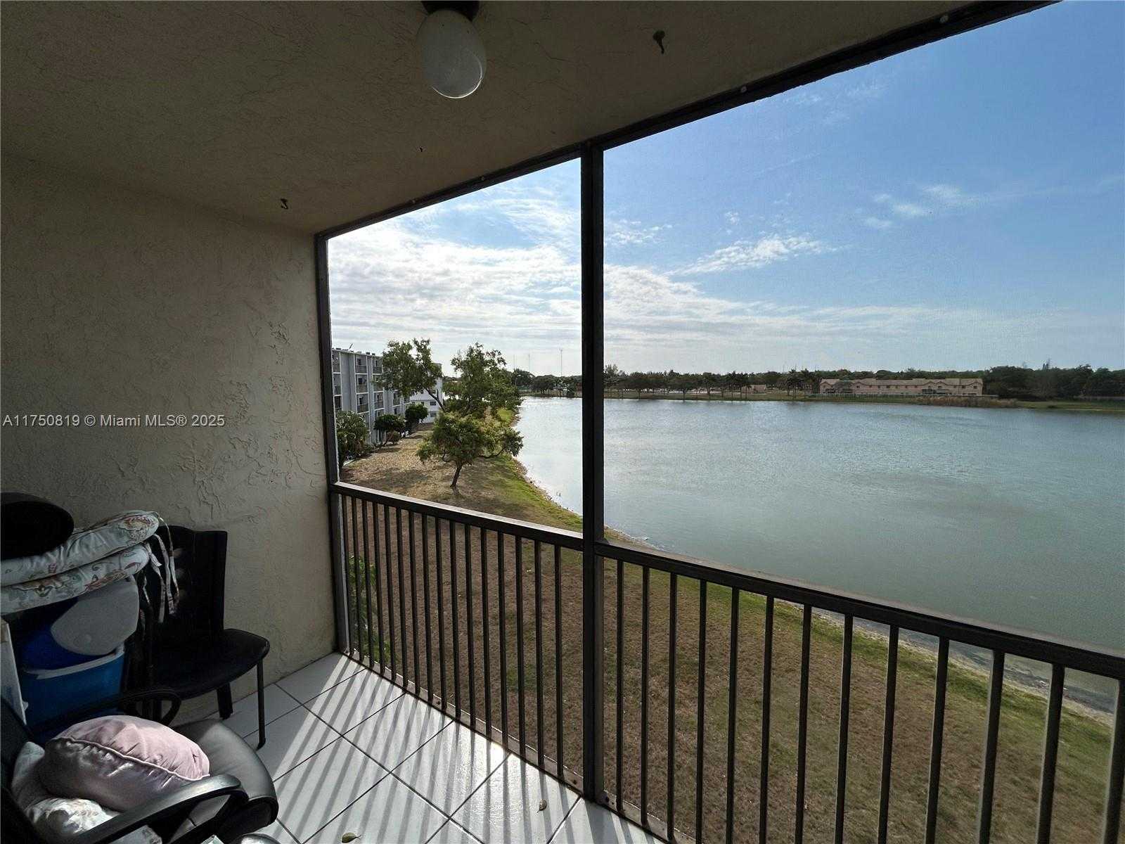 Small Image of 8710 NORTH SHERMAN CIR #402, Miramar Number 2