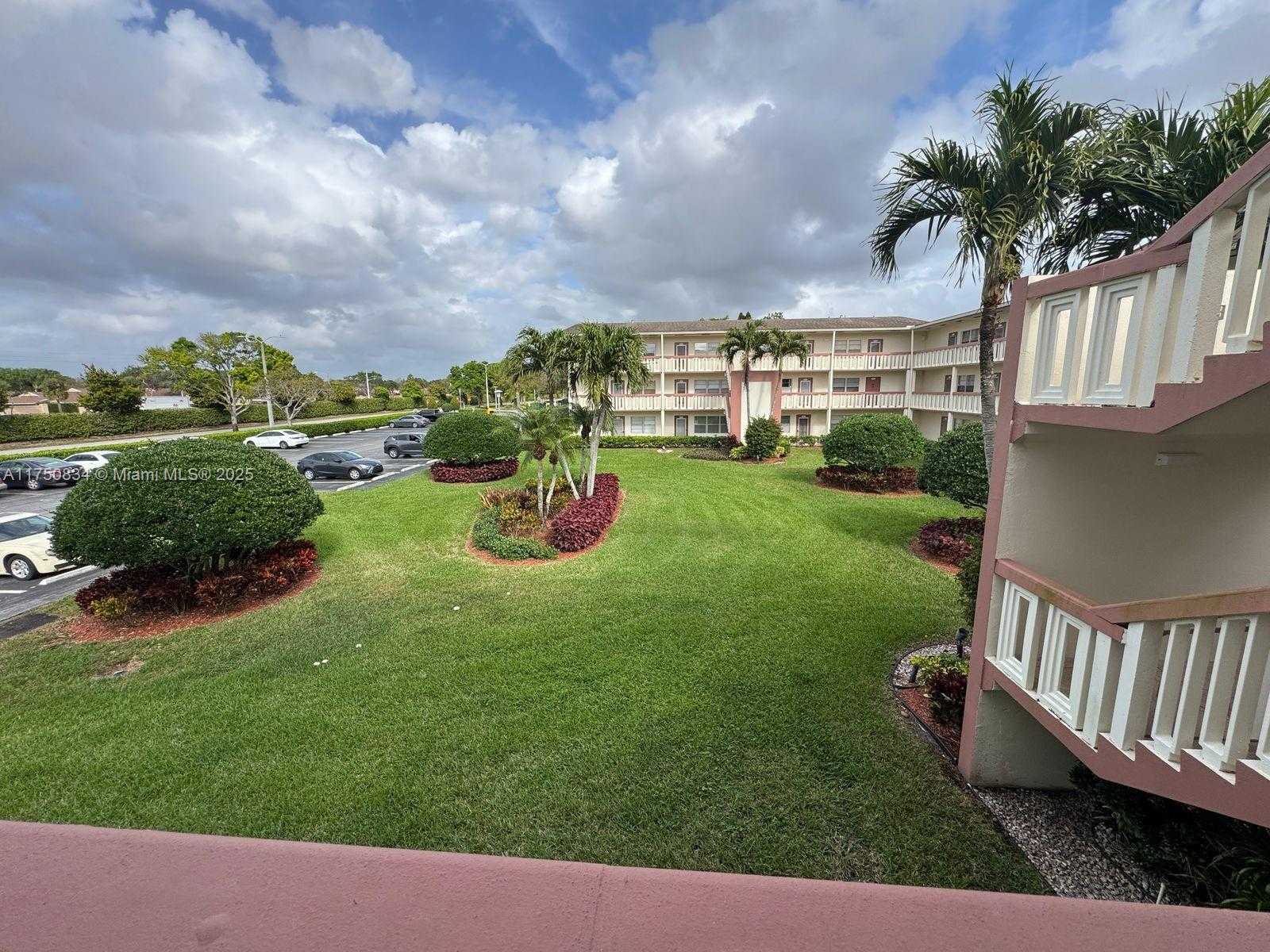 Small Image of 310 PRESTON H #310, Boca Raton Number 4