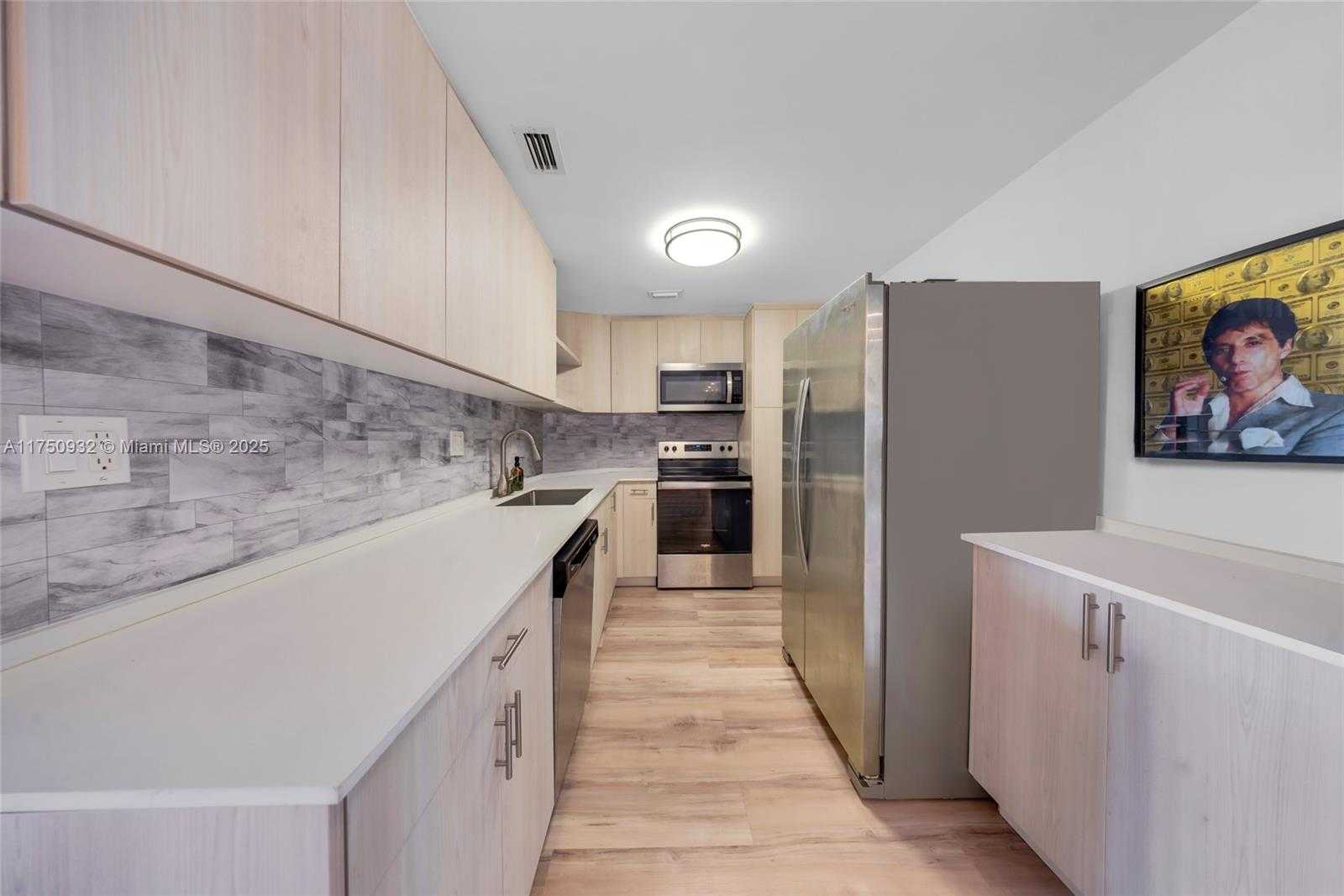 Small Image of 300 BAYVIEW DR #1614, Sunny Isles Beach Number 11