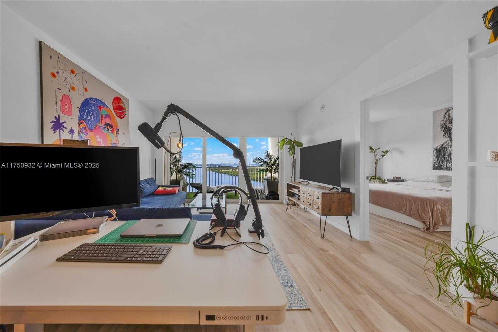 Small Image of 300 BAYVIEW DR #1614, Sunny Isles Beach Number 14