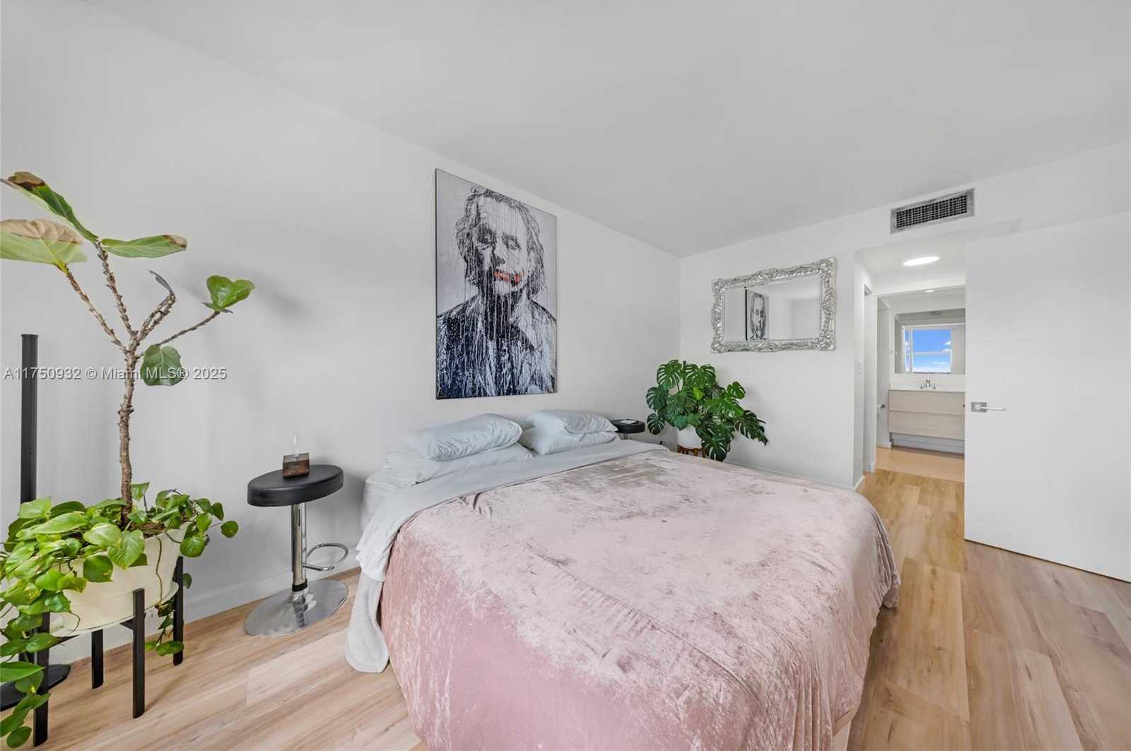 Small Image of 300 BAYVIEW DR #1614, Sunny Isles Beach Number 15