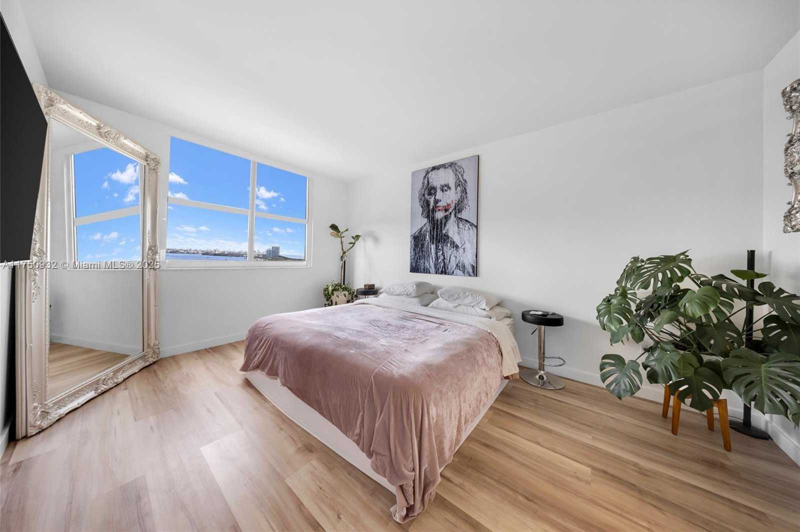 Small Image of 300 BAYVIEW DR #1614, Sunny Isles Beach Number 17