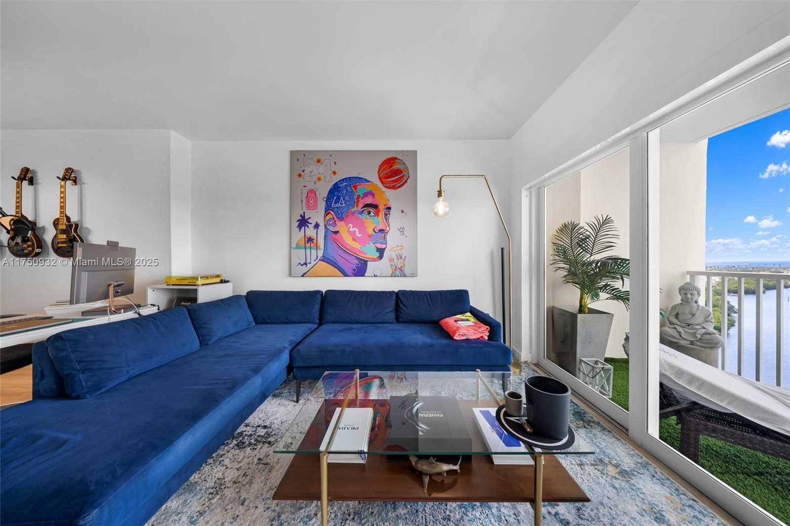 Small Image of 300 BAYVIEW DR #1614, Sunny Isles Beach Number 2