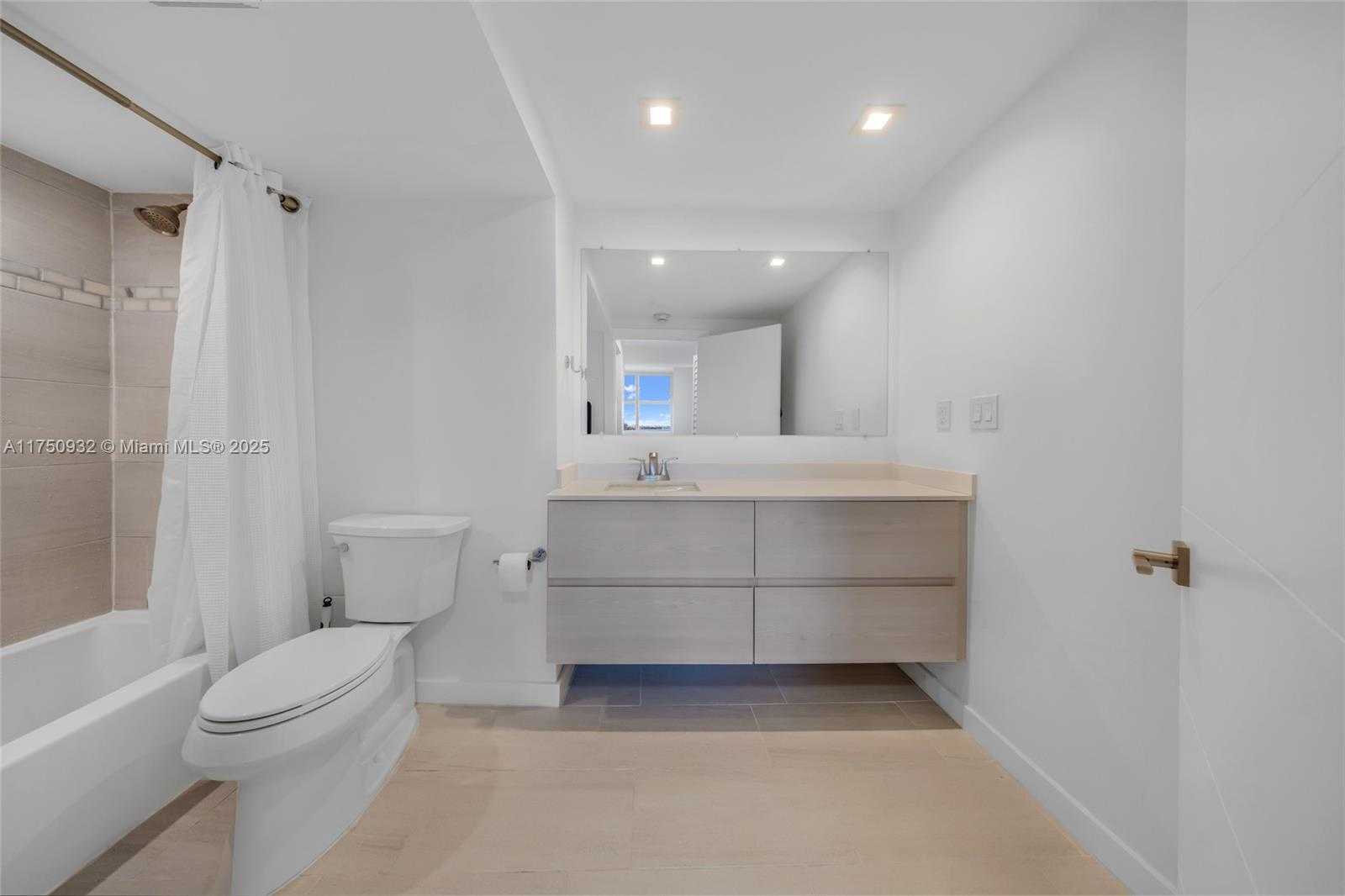 Small Image of 300 BAYVIEW DR #1614, Sunny Isles Beach Number 22
