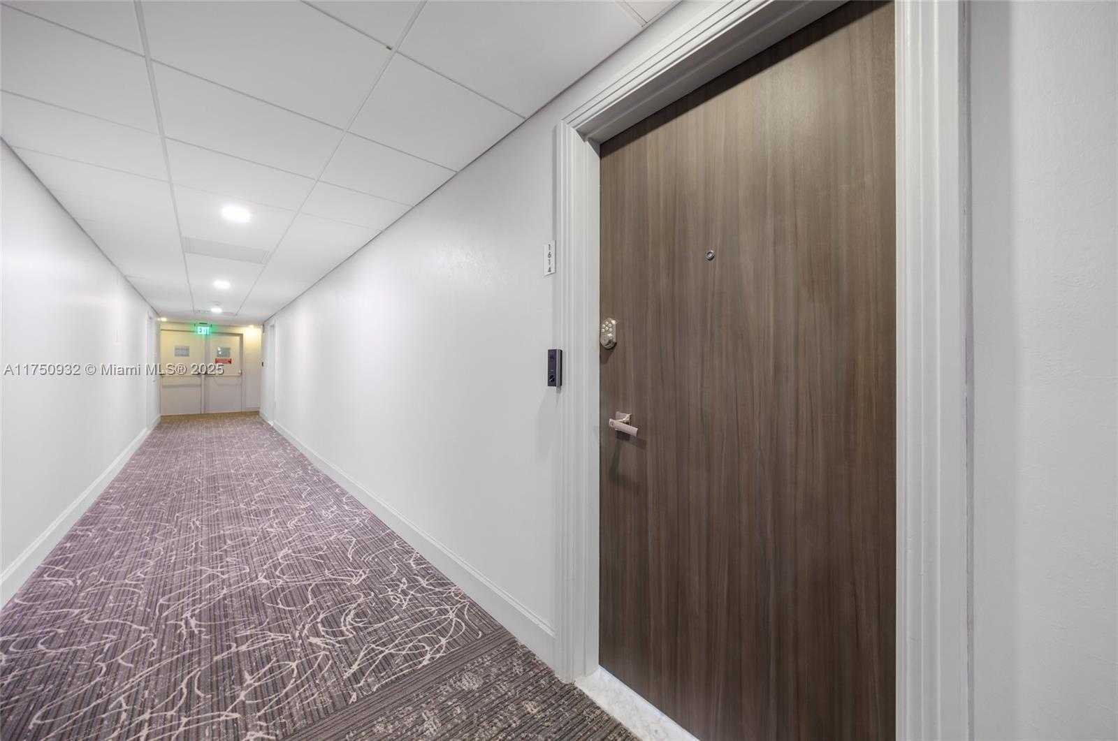 Small Image of 300 BAYVIEW DR #1614, Sunny Isles Beach Number 27