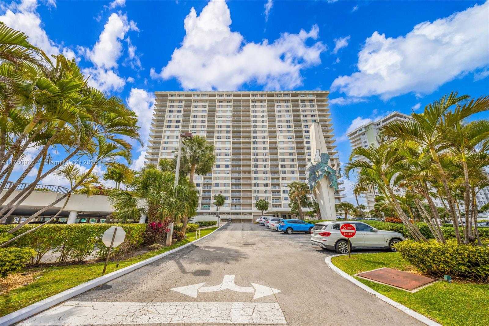 Small Image of 300 BAYVIEW DR #1614, Sunny Isles Beach Number 37