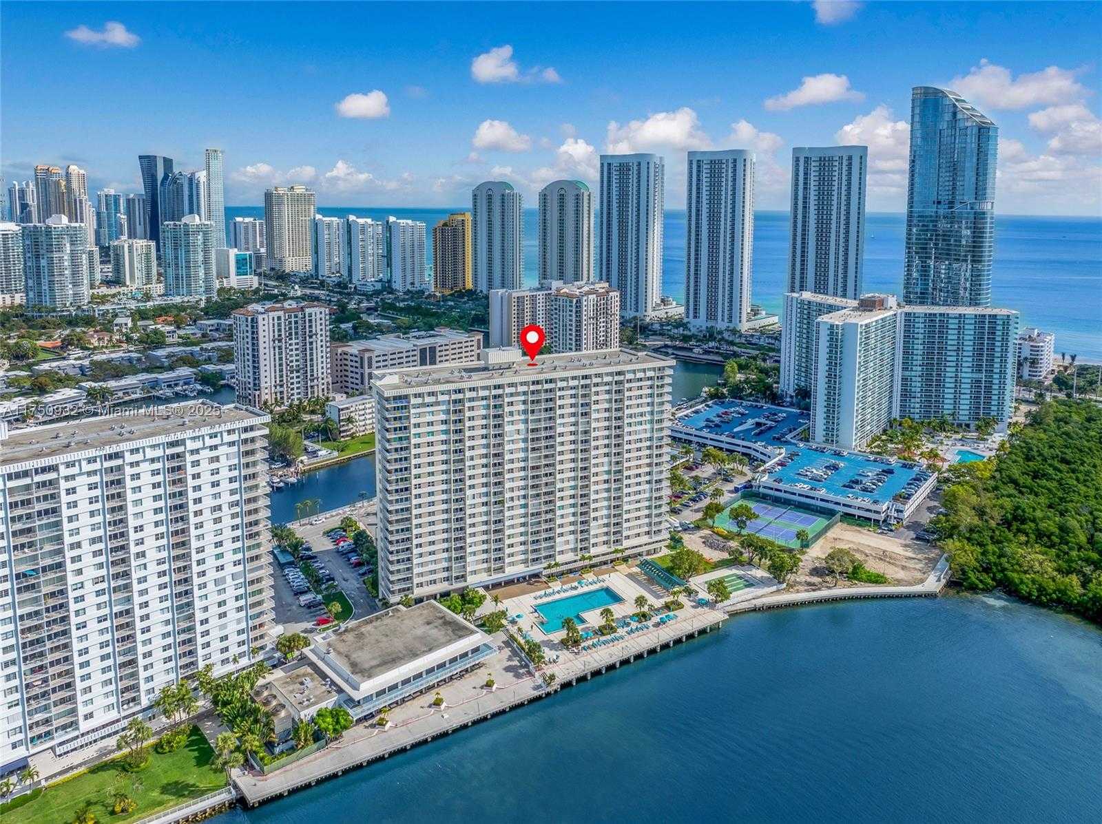 Small Image of 300 BAYVIEW DR #1614, Sunny Isles Beach Number 38
