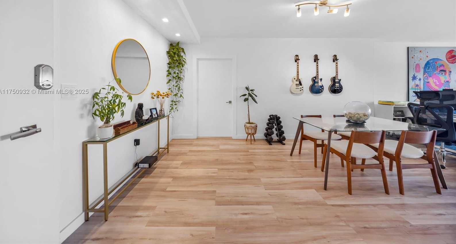 Small Image of 300 BAYVIEW DR #1614, Sunny Isles Beach Number 7