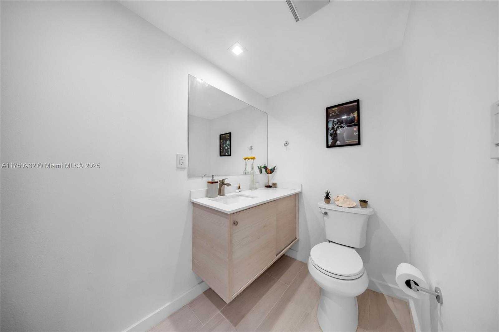 Small Image of 300 BAYVIEW DR #1614, Sunny Isles Beach Number 8