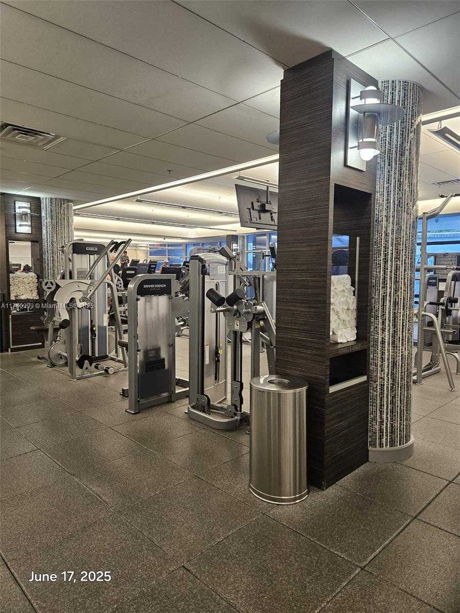Small Image of 21050 POINT PL #501, Aventura Number 32
