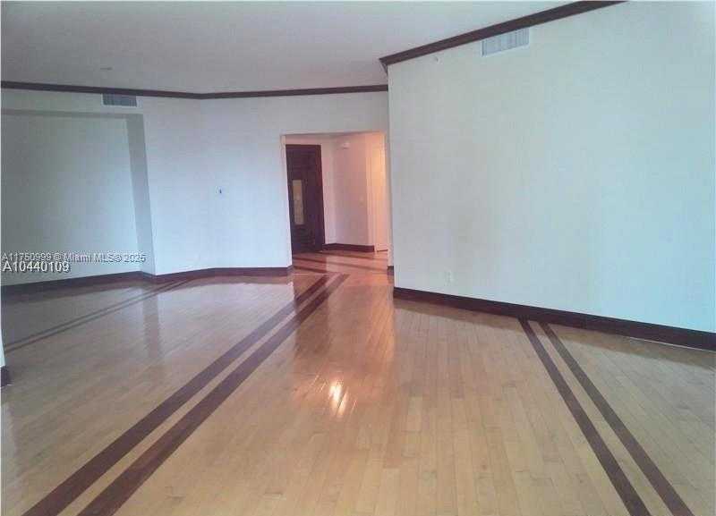 Small Image of 21050 POINT PL #501, Aventura Number 7