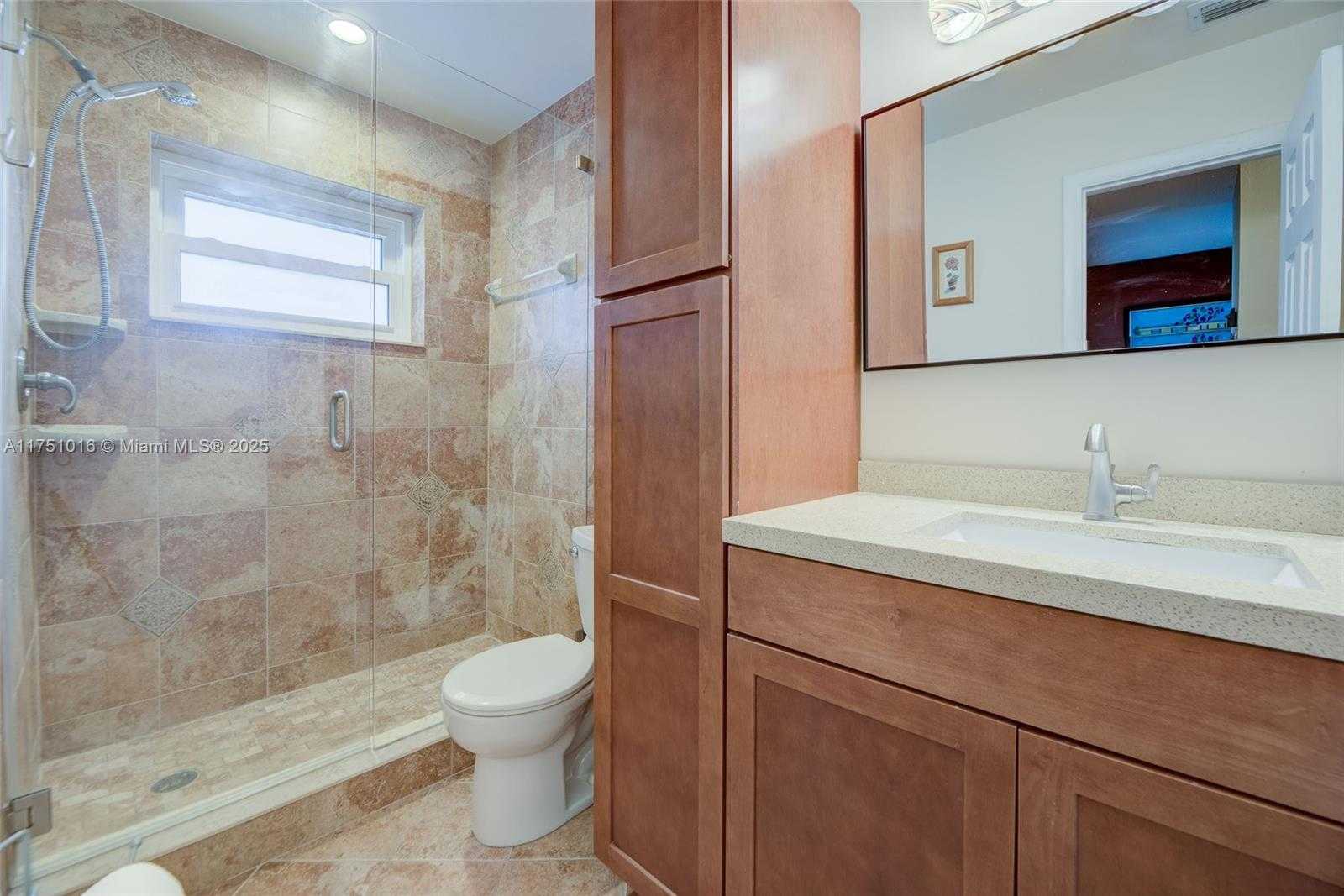 Small Image of 1400 TALLWOOD AVE #303, Hollywood Number 11