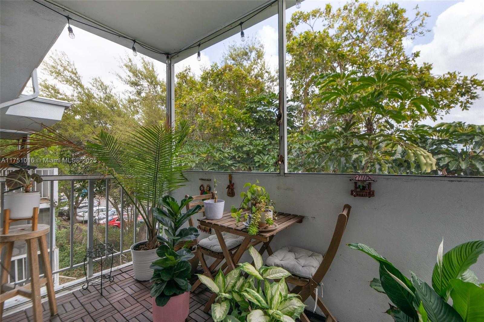 Small Image of 1400 TALLWOOD AVE #303, Hollywood Number 13