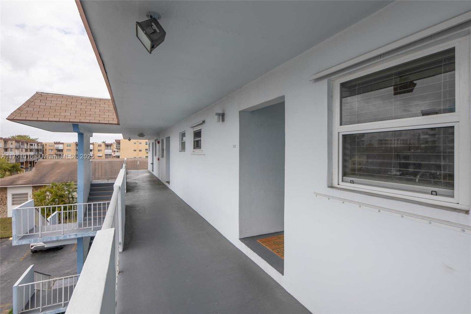 Small Image of 1400 TALLWOOD AVE #303, Hollywood Number 14