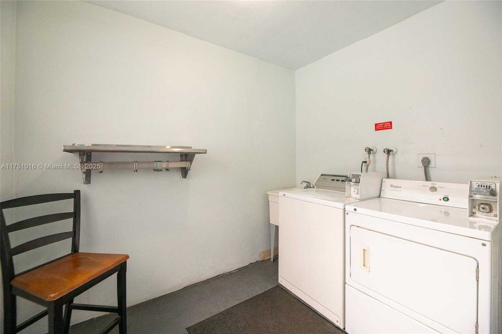 Small Image of 1400 TALLWOOD AVE #303, Hollywood Number 16