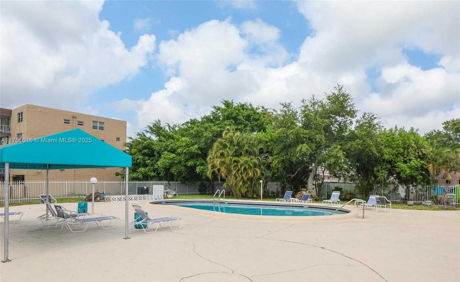Small Image of 1400 TALLWOOD AVE #303, Hollywood Number 18